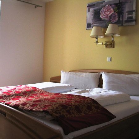 Wellnesshotel & Restaurant Hexenschopf Лёффинген Экстерьер фото