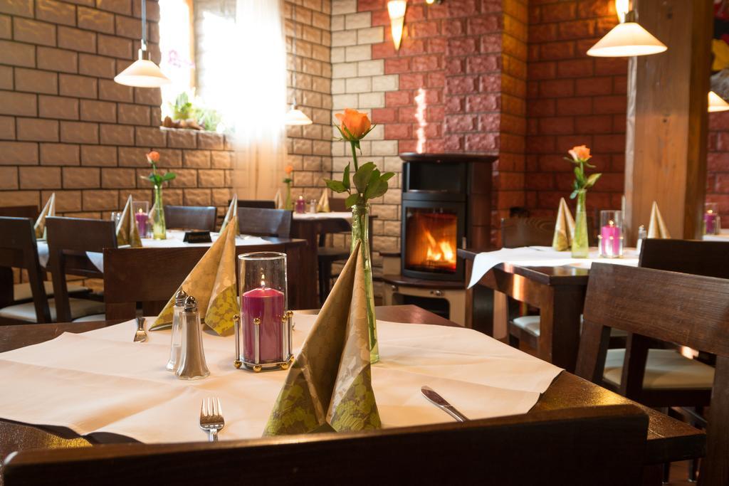 Wellnesshotel & Restaurant Hexenschopf Лёффинген Экстерьер фото