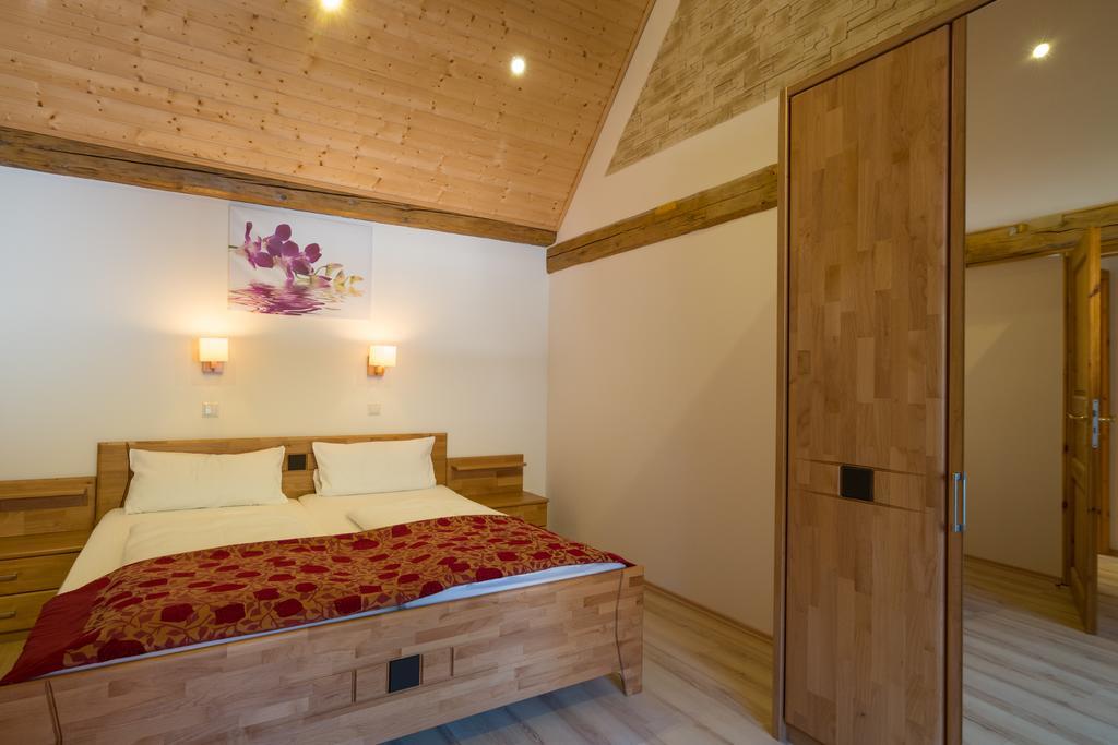 Wellnesshotel & Restaurant Hexenschopf Лёффинген Экстерьер фото