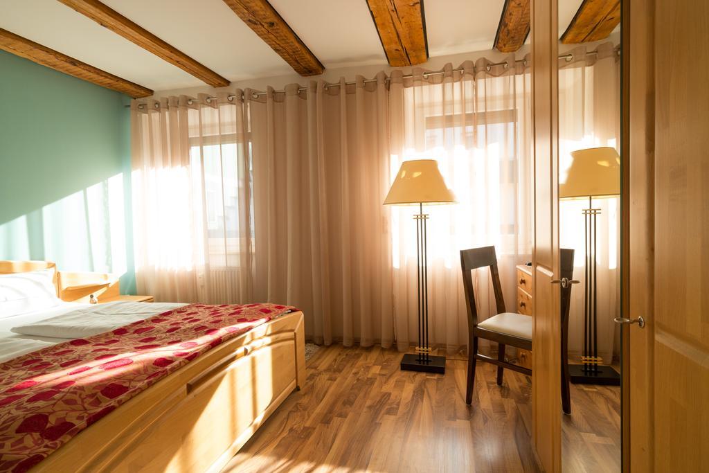 Wellnesshotel & Restaurant Hexenschopf Лёффинген Экстерьер фото
