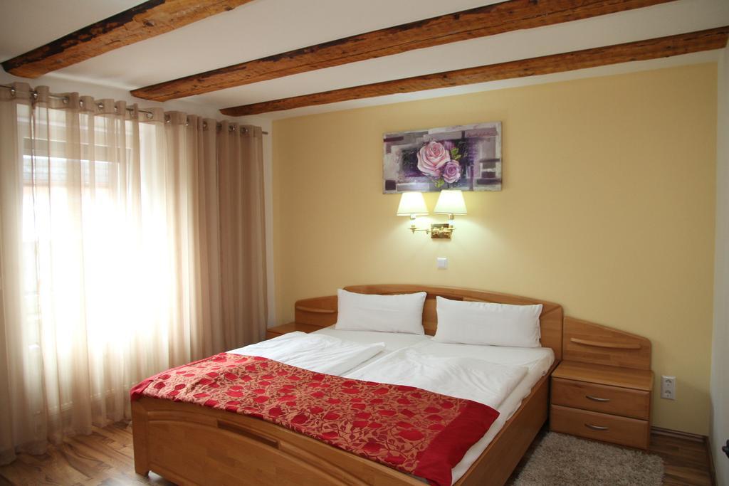 Wellnesshotel & Restaurant Hexenschopf Лёффинген Экстерьер фото