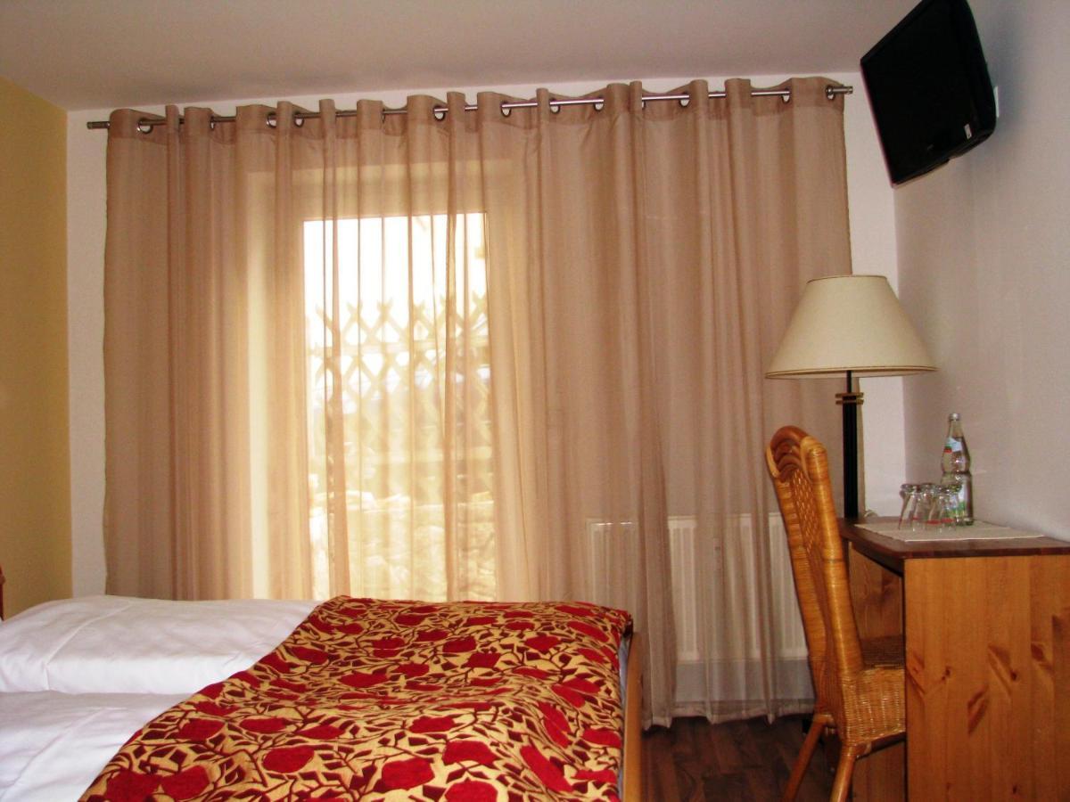 Wellnesshotel & Restaurant Hexenschopf Лёффинген Экстерьер фото